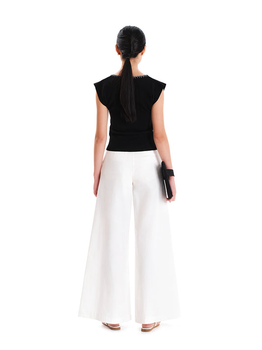 Focus On Detail V-Neck Knit Top