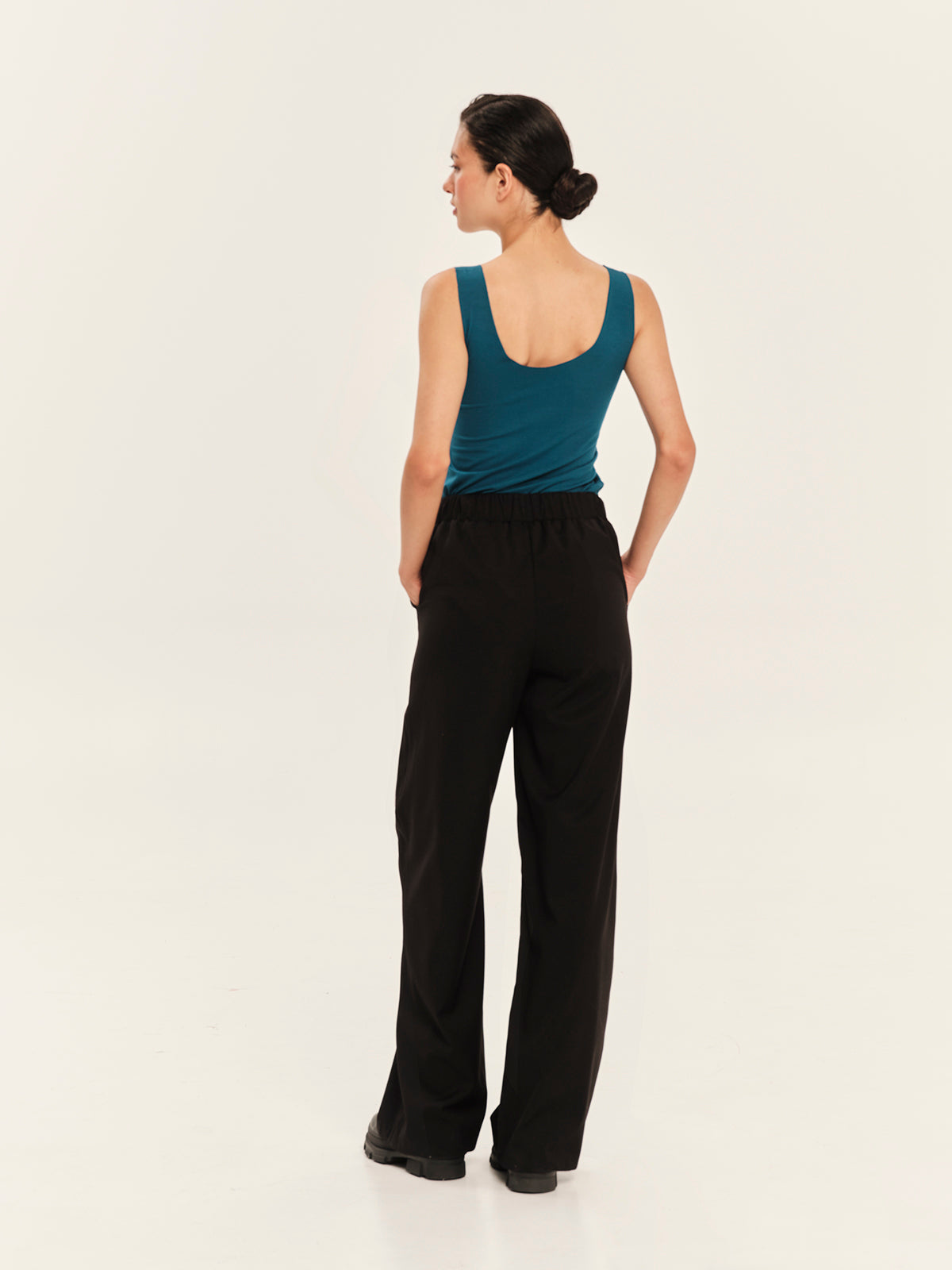 Inner Material Sleevless Tee Top