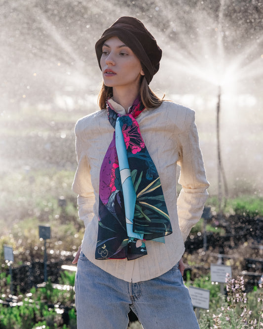 The Cat With Two Shadows Foulard