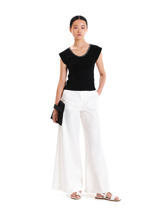 Focus On Detail V-Neck Knit Top